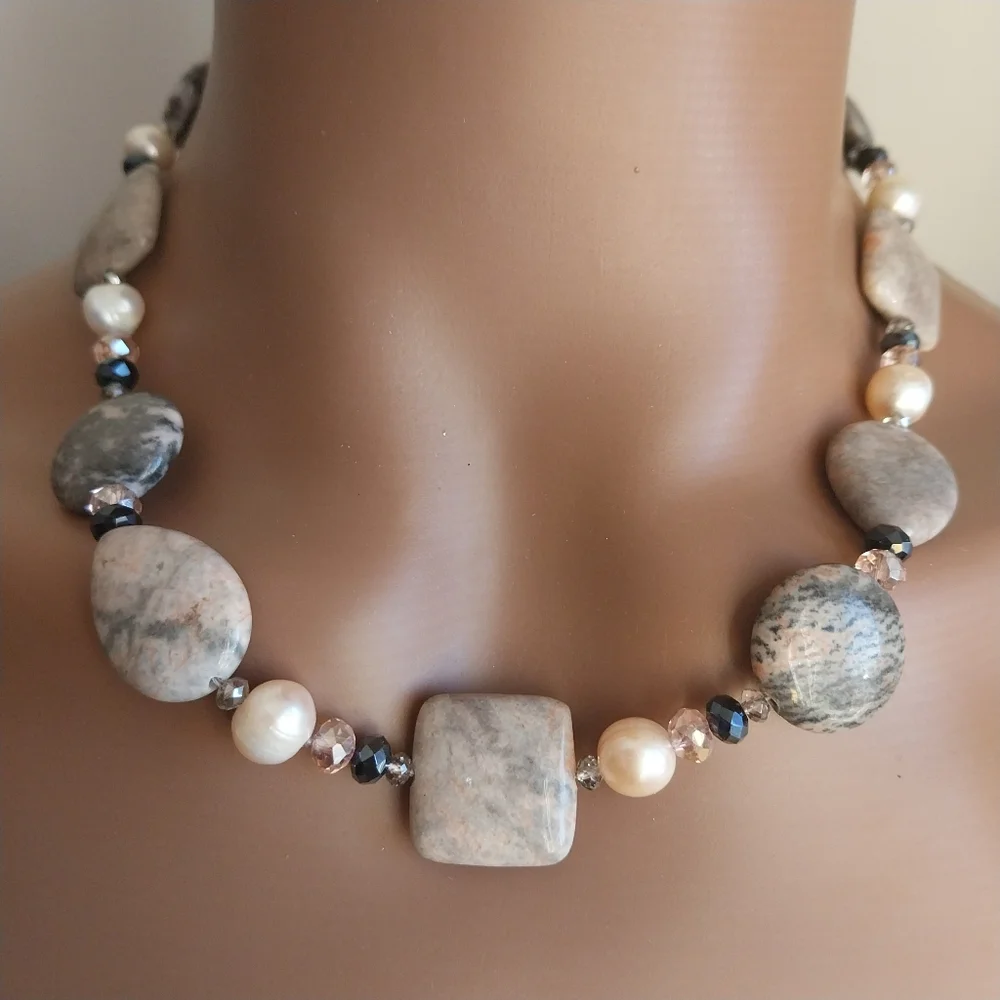 Stone and Freshwater Pearl Necklace - Picture 6 of 13